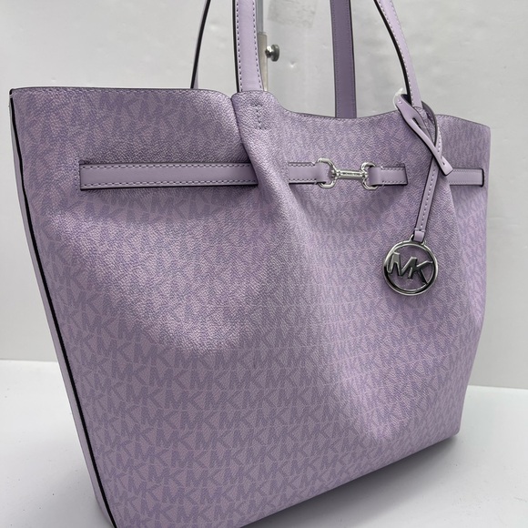 MICHAEL KORS Carson Large Signature Logo CZ Shoulder Tote Bag
Light Quartz
NWT - Picture 14 of 16